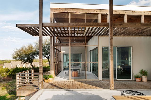 05 Covered porch