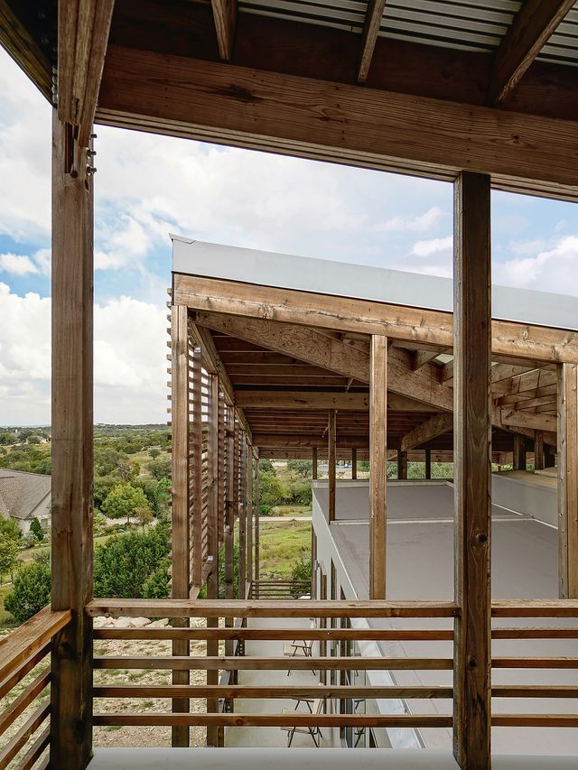 07 Detached roof