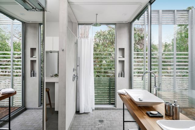 06 Bathroom