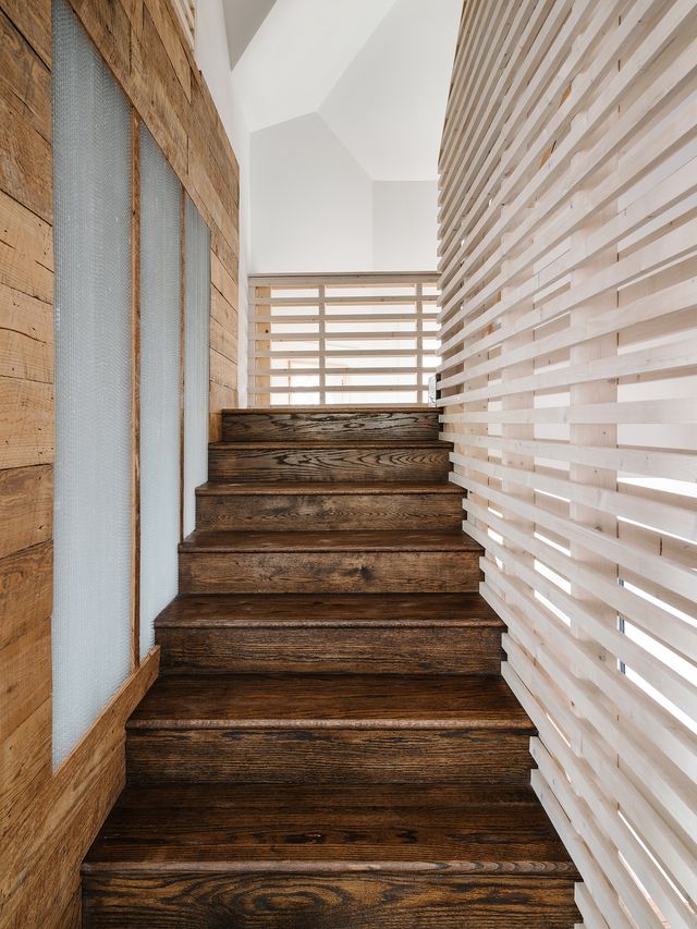 16 Stairs