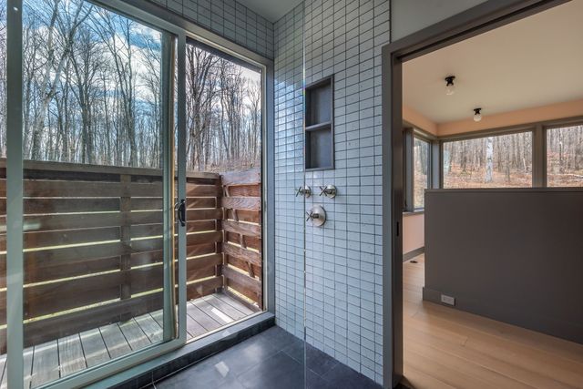 10 Bathroom