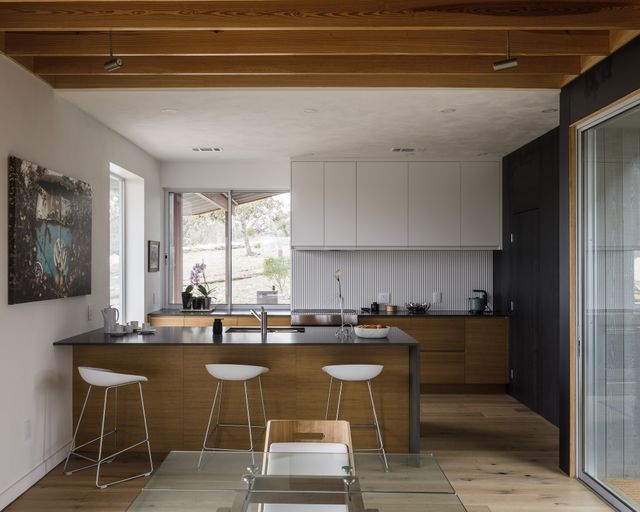 17 Kitchen