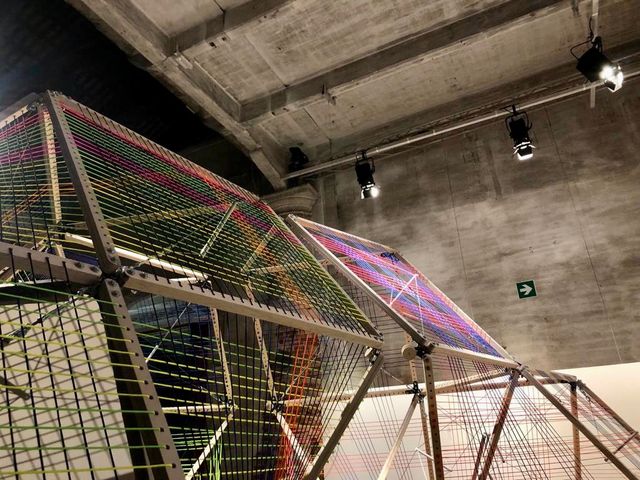 01 Upwards view